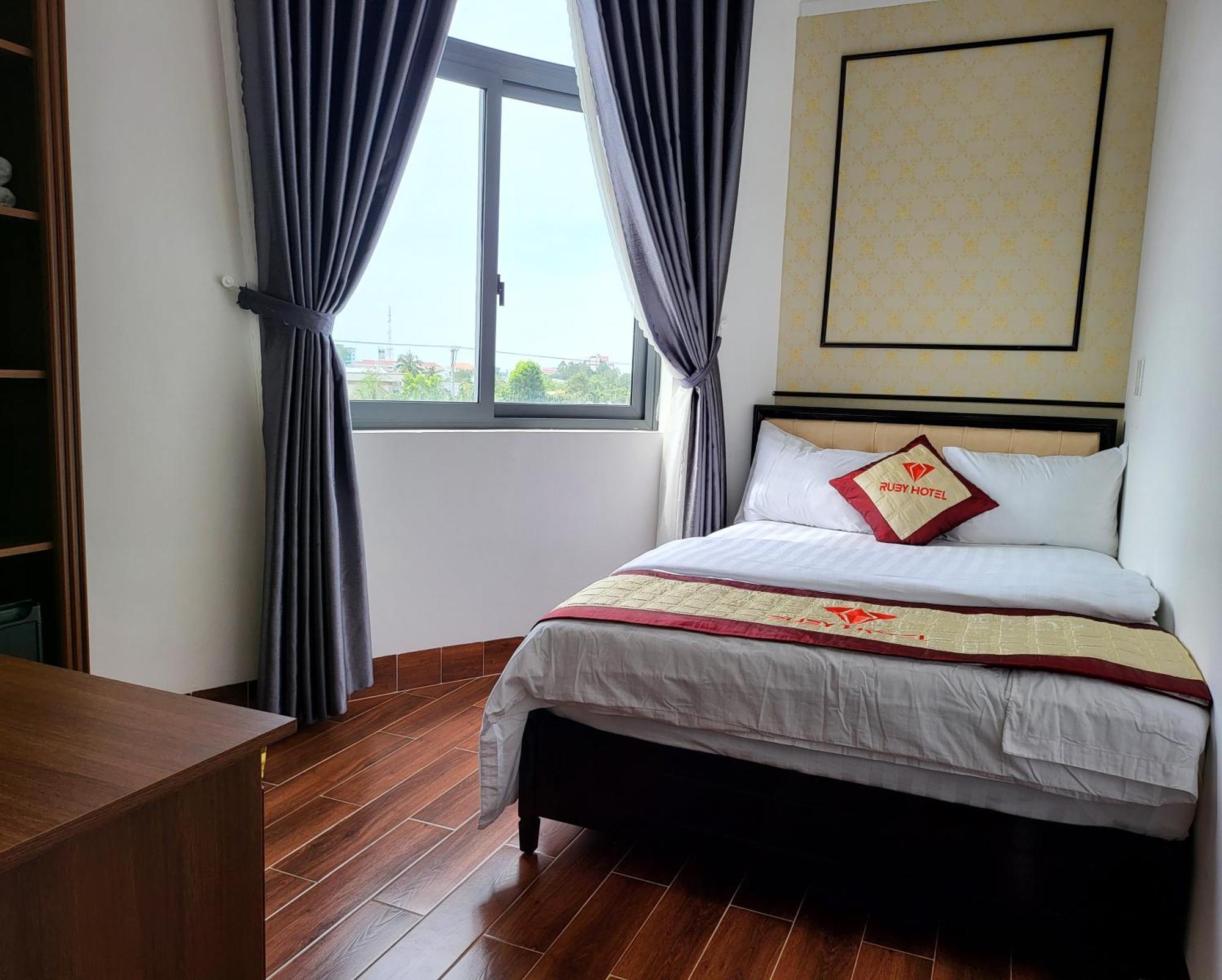 Ruby Hotel Vinh Long Room photo